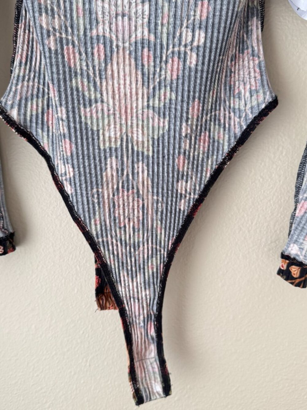 FARM Rio Black Berry Garden Bodysuit Puff Long Sleeve Thong Small - Picture 14 of 14